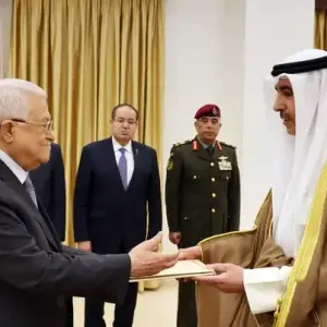 الرئيس عباس يتقبل أوراق اعتماد سفير دولة الكويت لدى دولة فلسطين