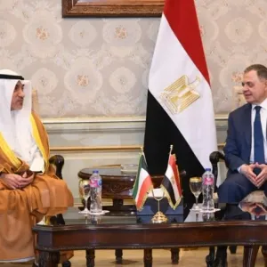 وزير الداخلية يستقبل نظيره الكويتي لمناقشة مستجدات القضايا الأمنية المشتركة