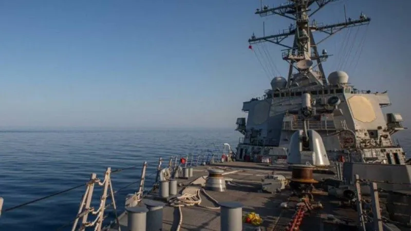 الجيش الأميركي يؤكد إصابة سفينة بريطانية جراء هجوم للحوثيين في البحر الأحمر
