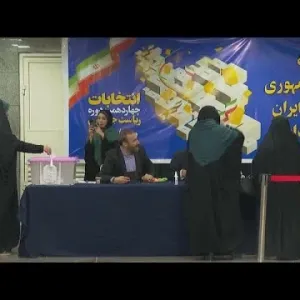 شاهد: الإيرانيون في العراق يدلون بأصواتهم بالانتخابات الرئاسية