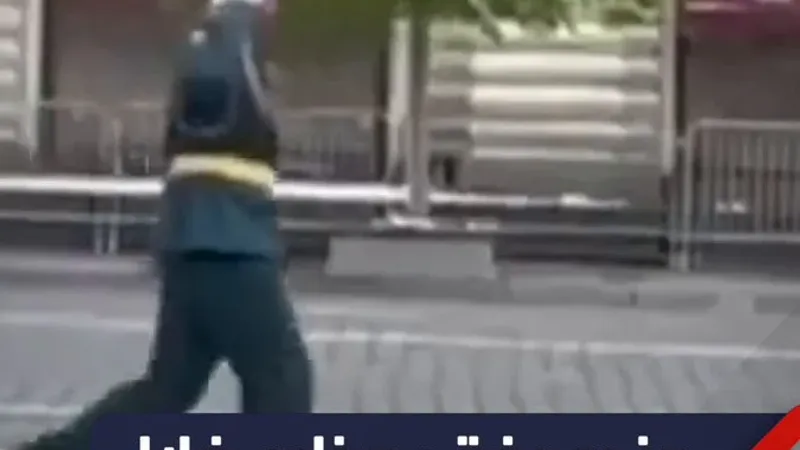 جندي روسي فقد حذاءه خلال مشاركته في العرض العسكري احتفالا بـ "يوم النصر" #روسيا #العربية