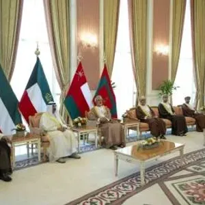 جلالةِ السُّلطان وأميرُ الكويت يعقدان لقاءً أخويًّا بقصر بيان