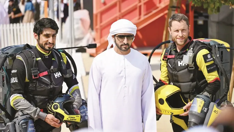 حمدان بن محمد يشهد جانباً من بطولة دبي للبدلات النفاثة