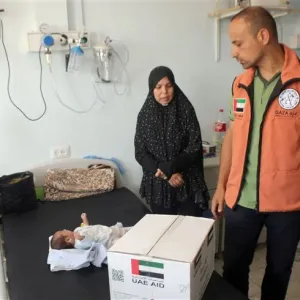 الفارس الشهم 3 تواصل توزيع الطرود الصحية على أطفال مستشفى في غزة