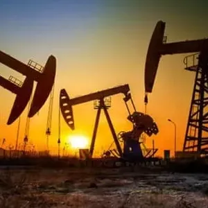 بيانات إيجابية ترفع أسعار النفط