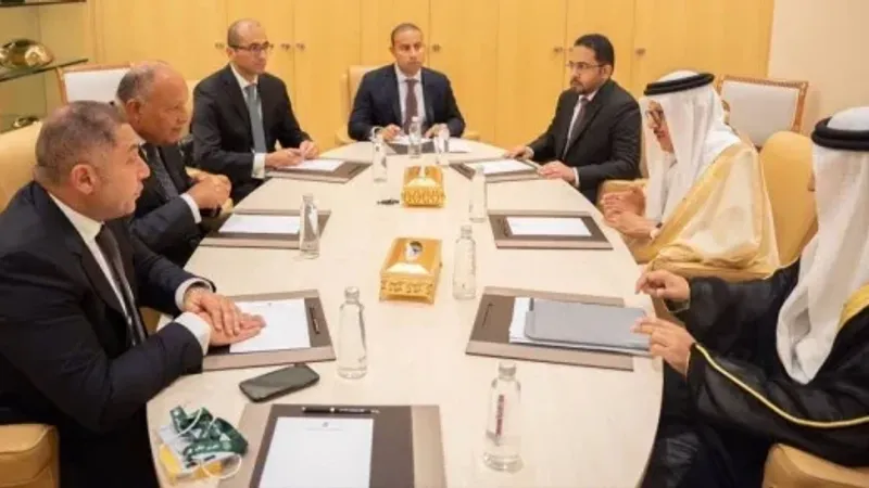 وزير الخارجية يجتمع مع وزير الخارجية في جمهورية مصر العربية