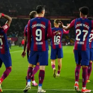 مطاردة ريال مدريد مستمرة.. برشلونة يهزم 10 لاعبين من لاس بالماس في الليجا