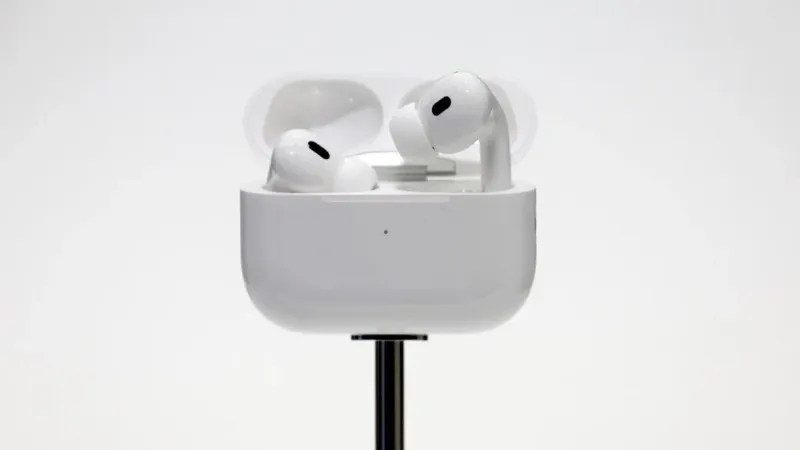 أجهزة AirPods من "أبل" قد تُساعد على علاج مشكلة ضعف السمع!