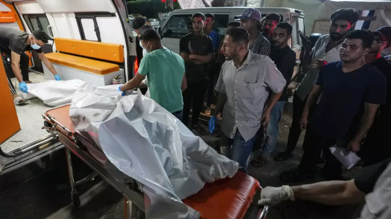 فيديو: مقتل 10 فلسطينيين بينهم أطفال في غارة إسرائيلية على وسط قطاع غزة
