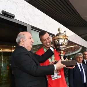 رئيس الجمهورية يحضر مباراة نهائي كأس الجزائر ويشرف على مراسم التتويج