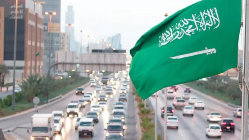 "الإنسان أولاً".. كيف وضعت الأزمات قيم المجتمع على رأس الأولويات الوطنية في السعودية؟