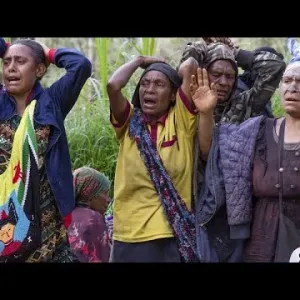 انزلاق التربة في بابوا غينيا الجديدة يدفن قرية كاملة مع ألفين من سكانها