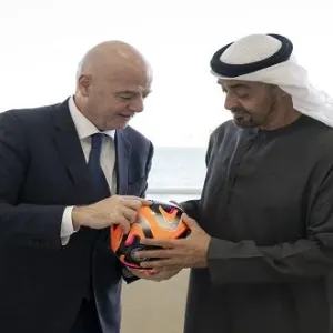 محمد بن زايد يستقبل رئيس الاتحاد الدولي لكرة القدم "فيفا"