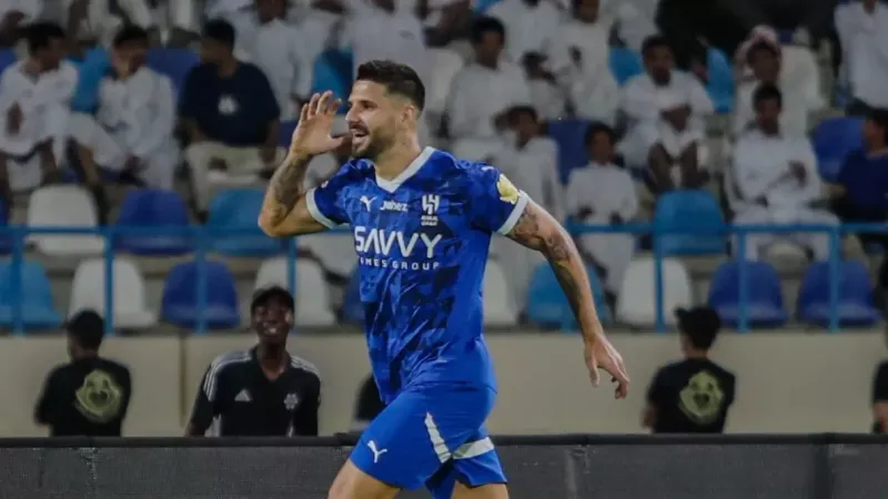 ما سر الشعار الذهبي على قمصان نجوم الهلال في الدوري السعودي ؟