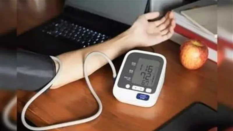 ما أسباب ومخاطر انخفاض ضغط الدم؟