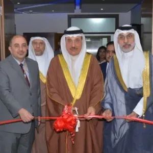 وزير العمل يفتتح فعالية "يوم المهن" بالجامعة الخليجية