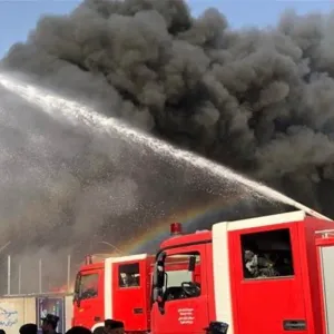 اندلاع حريق كبير في مخازن المواد البلاستيكية في كربلاء (فيديو)