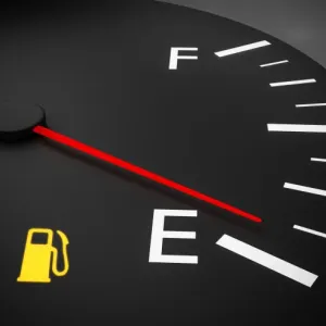 صح أم خطأ: القيادة بأقل من ربع خزان الوقود أمر سيء لسيارتك