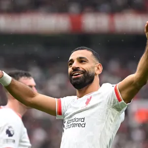 مدير أعمال محمد صلاح يشن هجوما على صحفيين بسبب مستقبل اللاعب المصري