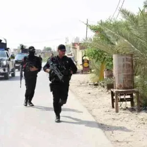 تحت تهديد السلاح.. شرطي يقطع الكهرباء عن قضاء كامل جنوبي العراق