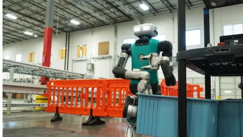 "سبانكس" يوظّف "روبوت على شكل إنسان" لنقل صناديق ملابس