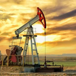 ارتفاع أسعار النفط بدعم من تحسن الطلب وتصاعد التوتر في الشرق الأوسط