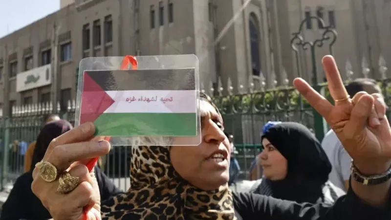 الإفراج عن 18 موقوفا إثر وقفة تضامنية بالقاهرة مع غزة والسودان
