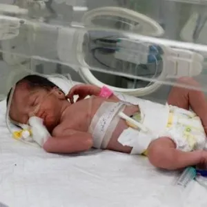 وفاة الرضيعة المعجزة بغزة.. ولدت حية من فلسطينية مقتولة بغارة إسرائيلية