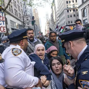الشرطة الأمريكية تقمع تظاهرة بمدينة نيويورك نددت بالعدوان على غزة