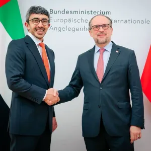 عبدالله بن زايد يلتقي وزير خارجية النمسا