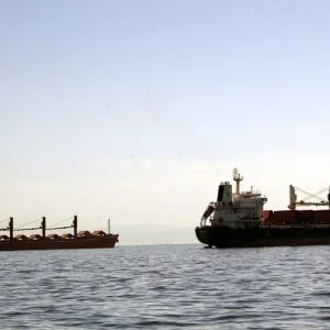 "أمبري" للأمن البحري: تبادل للنار بين سفينة ومسلحين على متن قارب قبالة سواحل عمان