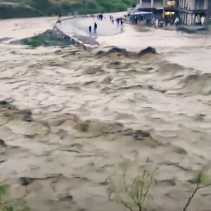 مشاهد مروعة للدمار الذي أحدثته الفيضانات من الخليج الى باكستان وأفغانستان https://cnn.it/445Zx55
