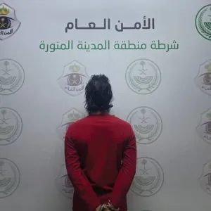 القبض والتشهير باسم مقيم لتحرشه بامرأة في المدينة .. والكشف عن جنسيته - فيديو