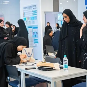 طلبة جامعة خليفة يستعرضون 45 مشروعاً مبتكراً