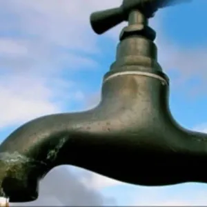 المرصد التونسي للمياه: تسجيل 139 تبليغا حول إنقطاعات غير معلنة في توزيع الماء  الصالح  للشراب
