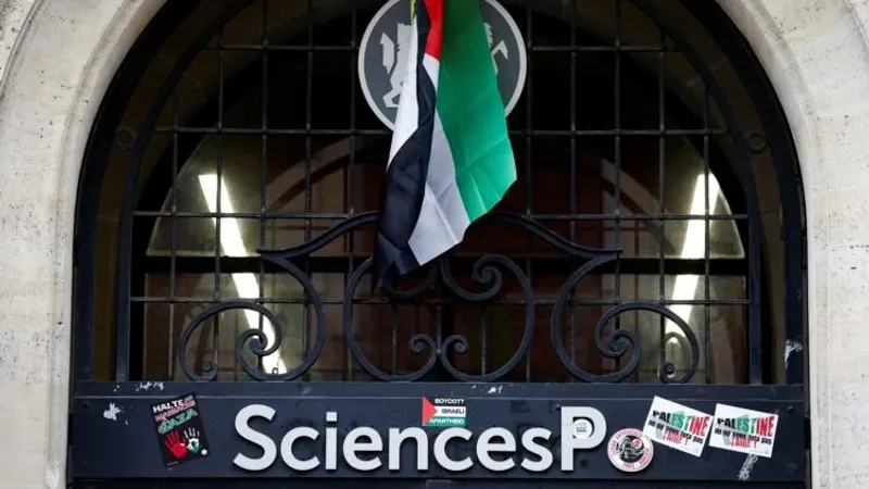 طلاب باريس المناصرين لفلسطين يفرضون مطالبهم
