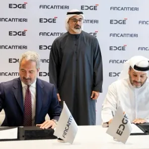 خالد بن محمد بن زايد يشهد توقيع اتفاقية بين "إيدج" و"فينكانتييري" لإطلاق "ميسترال" المشروع المشترك لبناء السفن