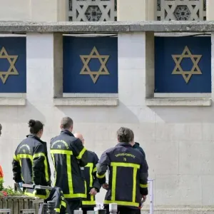 الشرطة الفرنسية تقتل مسلحا أشعل النار بكنيس يهودي في روان