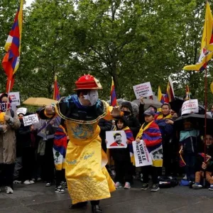 تجمّع كبير للجالية التيبتيّة في باريس احتجاجاً على زيارة الرئيس الصيني