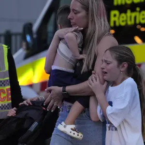 عاجل.
    
		مقتل 6 أشخاص جراء عملية طعن عشوائي استهدفت تسعة أشخاص في مدينة سيدني الأسترالية