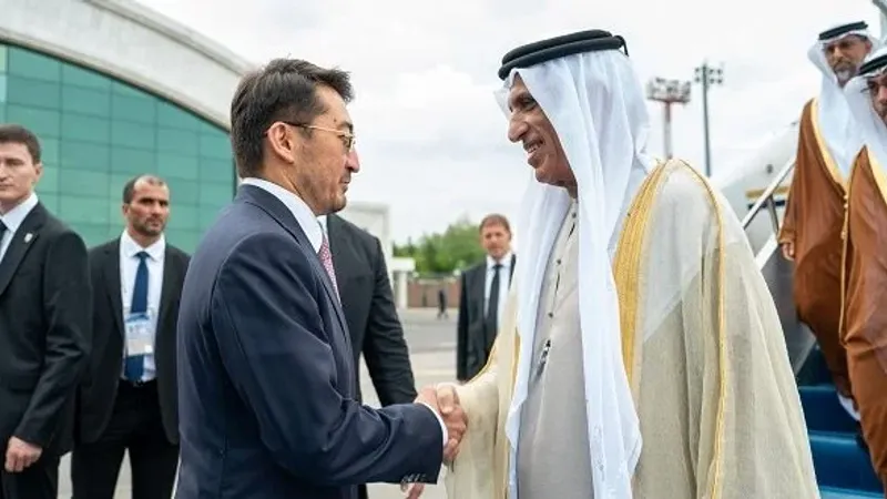 بالفيديو.. سعود بن صقر يصل كازاخستان على رأس وفد الإمارات المشارك في قمة "شنغهاي للتعاون"