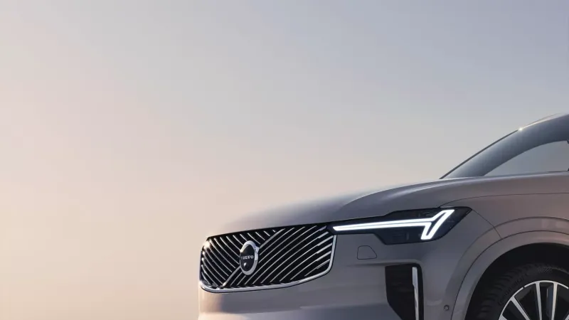 فولفو XC90 تصل بتحديثات موديل 2025 مع التركيز على التقنية