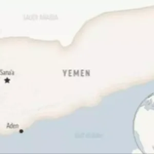 بارجة حربية تابعة للتحالف الأمريكي تسقط صاروخا أطلقه الحوثيون في اليمن فوق خليج عدن