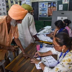 الهند تختتم اليوم انتخاباتها العامة