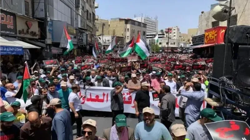 مسيرات عربية دعما لصمود المقاومة بغزة