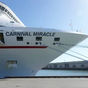 شركة Carnival  الأميركية تحذر من تأثر عملياتها بسبب "اضطرابات البحر الأحمر