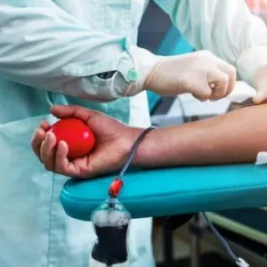 «خدمات بنك الدم أبوظبي» تنال اعتماد «جمعية العلاجات الحيوية»