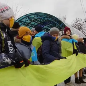 شاهد: سلسلة بشرية في كييف بمناسبة يوم الوحدة الأوكراني وسط تصاعد التهديدات الروسية