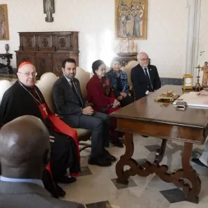 البابا فرنسيس يجتمع بلجنة تحكيم جائزة زايد للأخوة الإنسانية 2024 في الفاتيكان