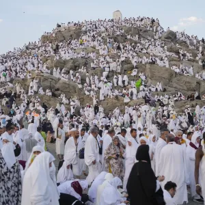 شاهد: مليون ونصف المليون مسلم على صعيد عرفة في يوم الحج الأكبر